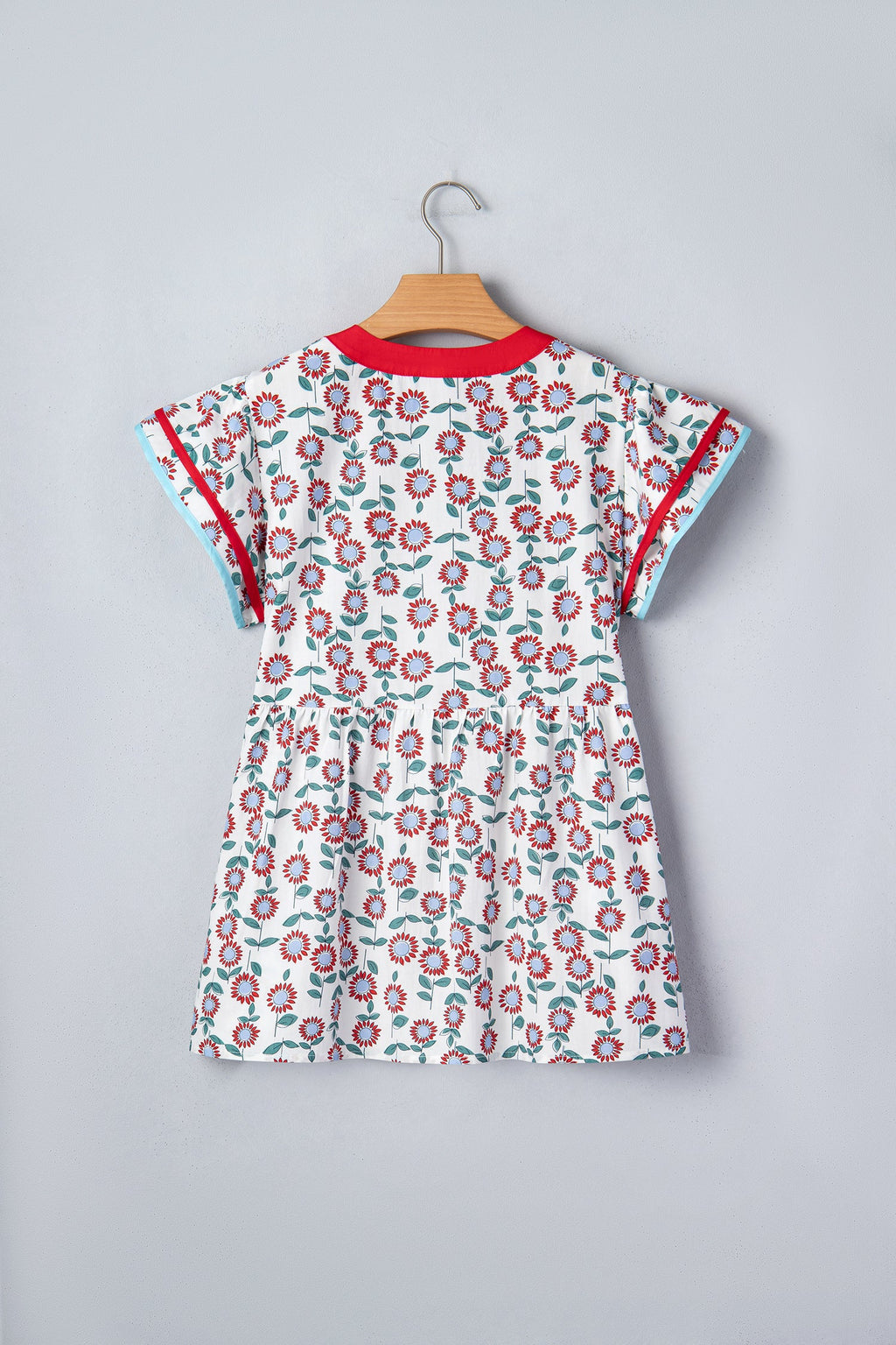 Floral Contrast Trim V-Neck Flutter Sleeve Blouse
