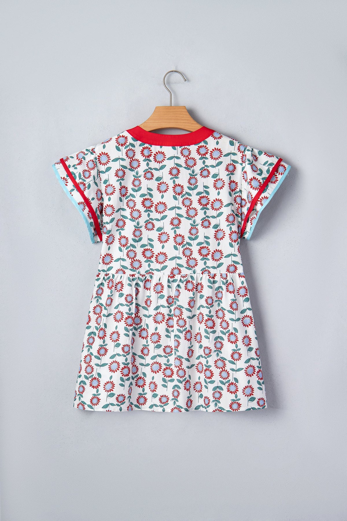 Floral Contrast Trim V-Neck Flutter Sleeve Blouse
