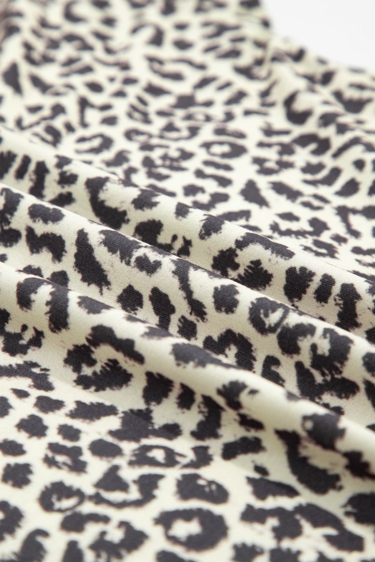 Leopard Contrast V-Neck Short Sleeve Top