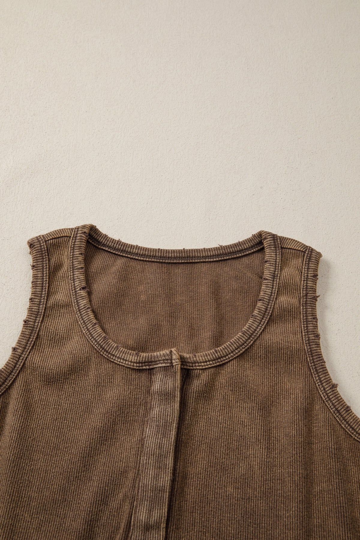 Solid Distressed Ribbed Mineral Wash Tank