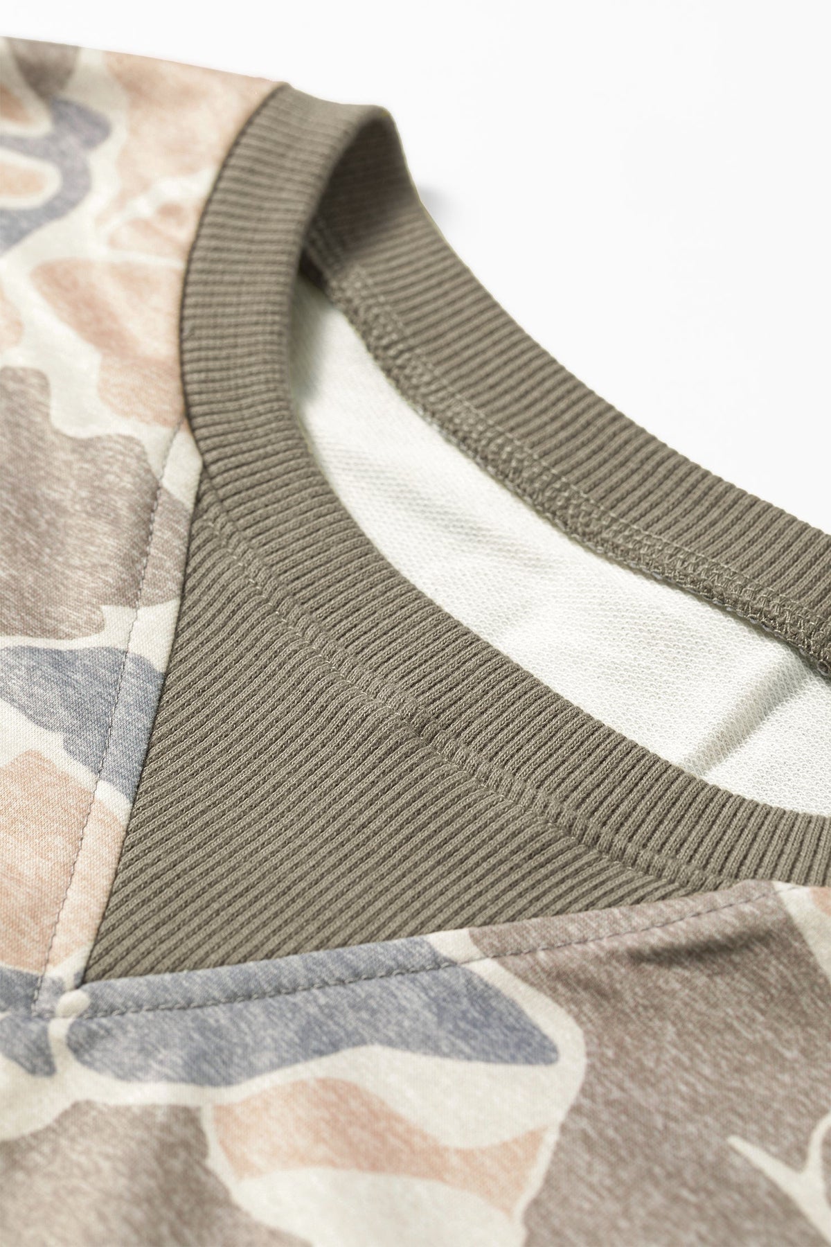 Camo Ribbed Trim Crew Neck Pullover Sweatshirt