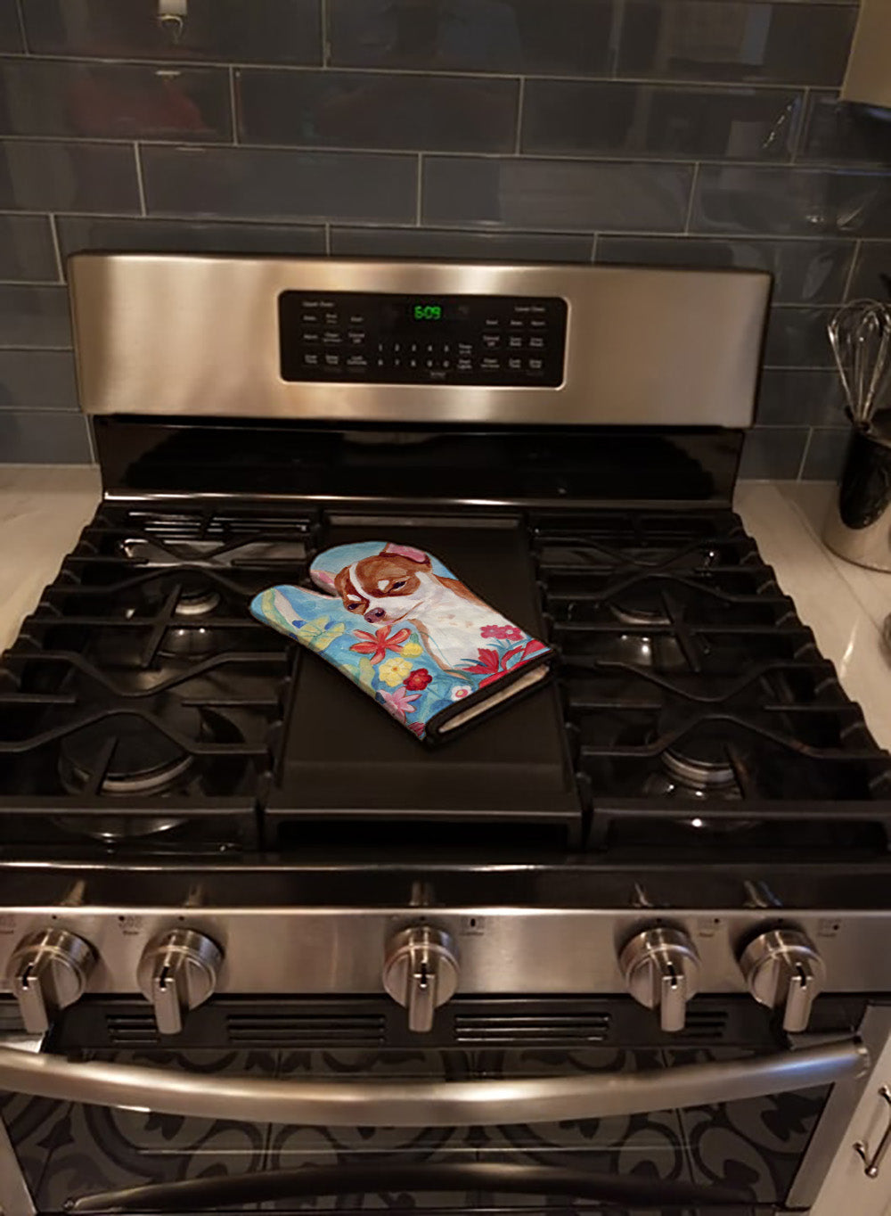 Chihuahua in flowers Oven Mitt Heat Resistant Thick Oven Mitt for Hot Pans and Oven, Kitchen Mitt Protect Hands, Cooking Baking Glove