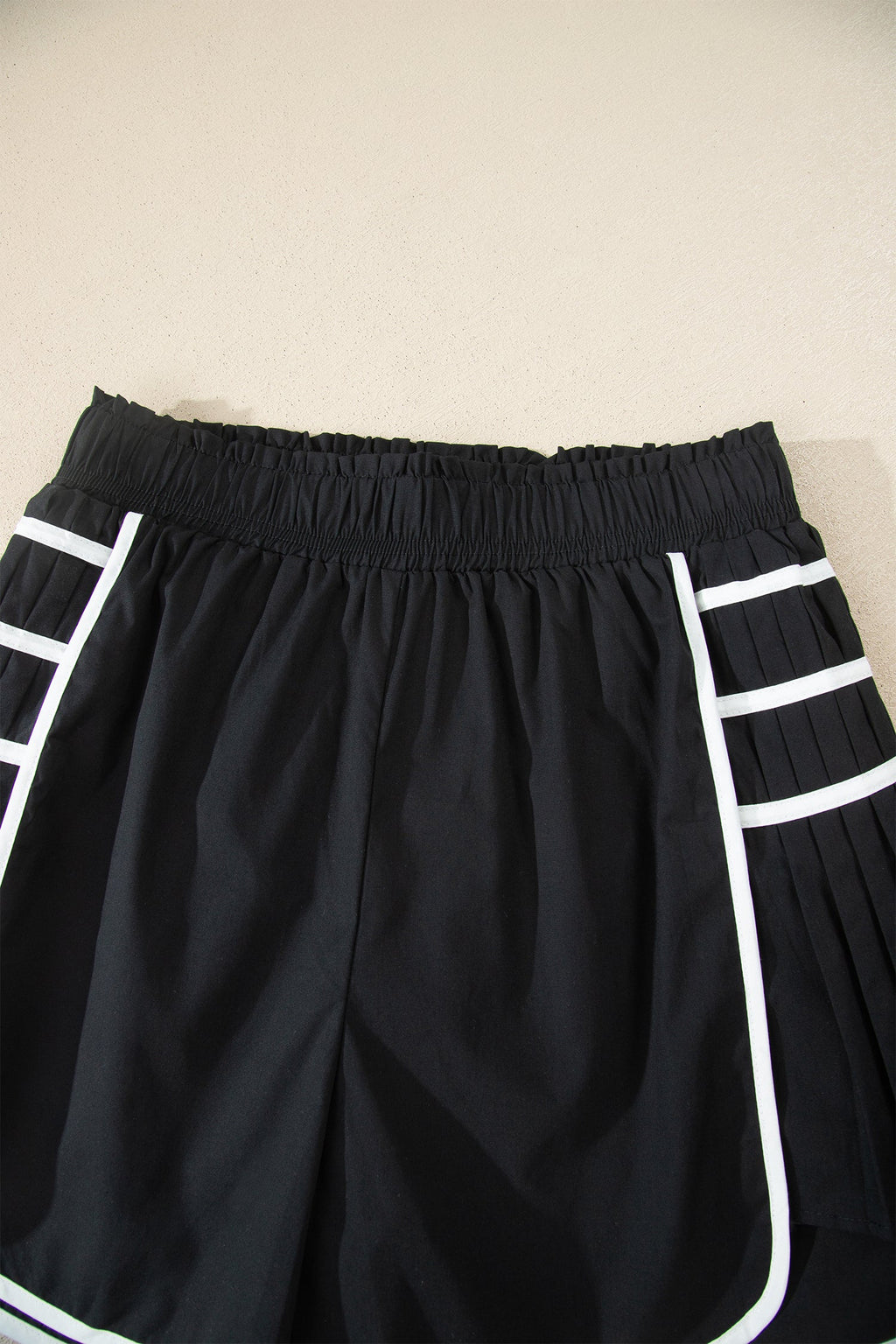 Contrast Trim Pleated Active Shorts