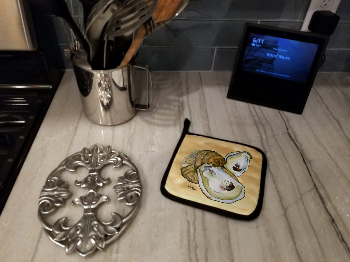 Oyster  Sandy Beach Pot Holder Set of 2 Heat Resistant Quilted Hot Pads 7.5 x 7.5 Inch, Insulated Kitchen Trivets for Cooking & Baking