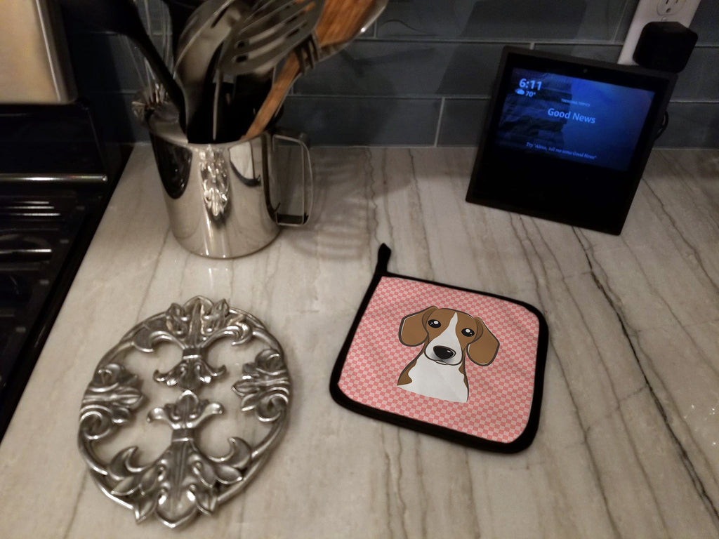 Checkerboard Pink Beagle Pot Holder Set of 2 Heat Resistant Quilted Hot Pads 7.5 x 7.5 Inch, Insulated Kitchen Trivets for Cooking & Baking