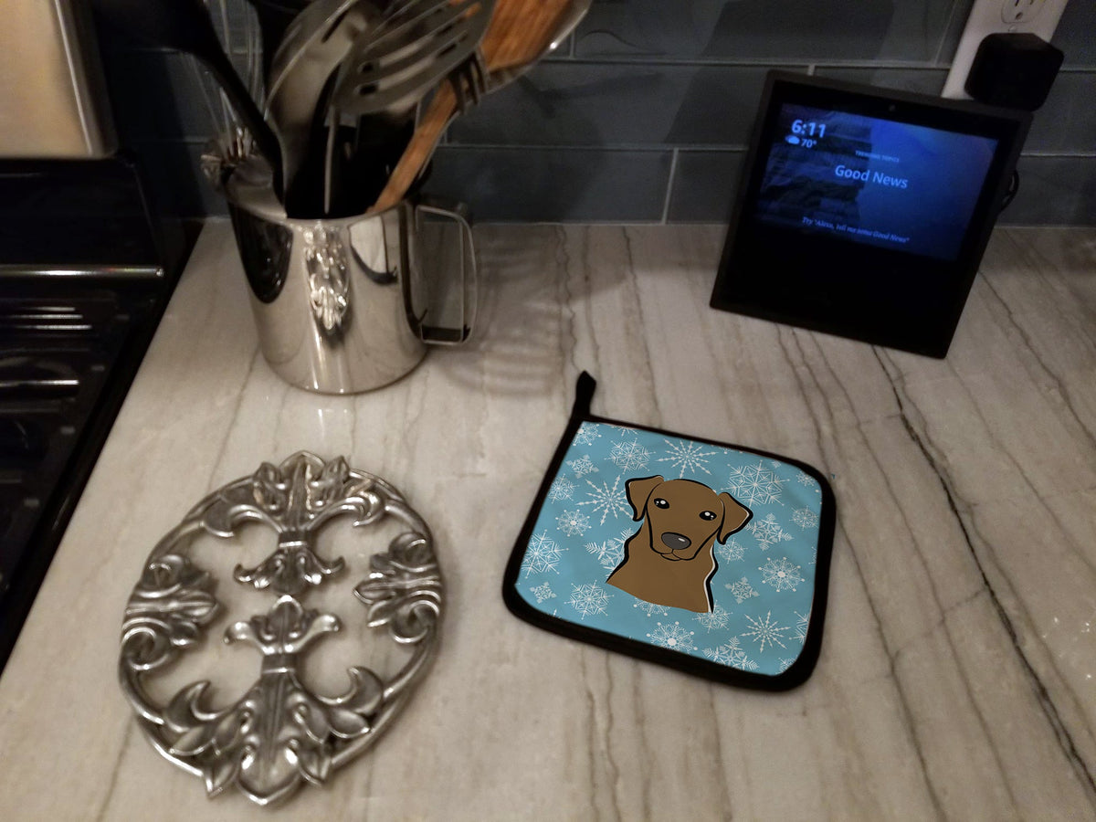 Snowflake Chocolate Labrador Pot Holder Set of 2 Heat Resistant Quilted Hot Pads 7.5 x 7.5 Inch, Insulated Kitchen Trivets for Cooking & Baking