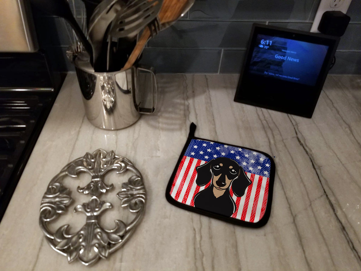 American Flag and Smooth Black and Tan Dachshund Pot Holder Set of 2 Heat Resistant Quilted Hot Pads 7.5 x 7.5 Inch, Insulated Kitchen Trivets for Cooking & Baking