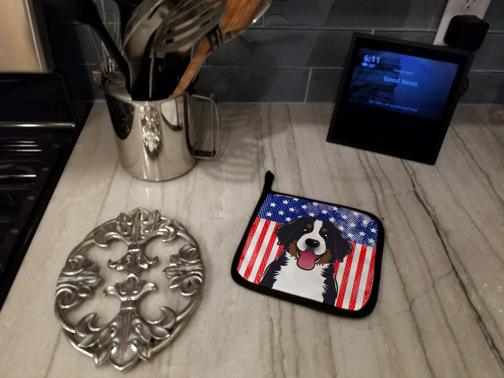 American Flag and Bernese Mountain Dog Pot Holder Set of 2 Heat Resistant Quilted Hot Pads 7.5 x 7.5 Inch, Insulated Kitchen Trivets for Cooking & Baking