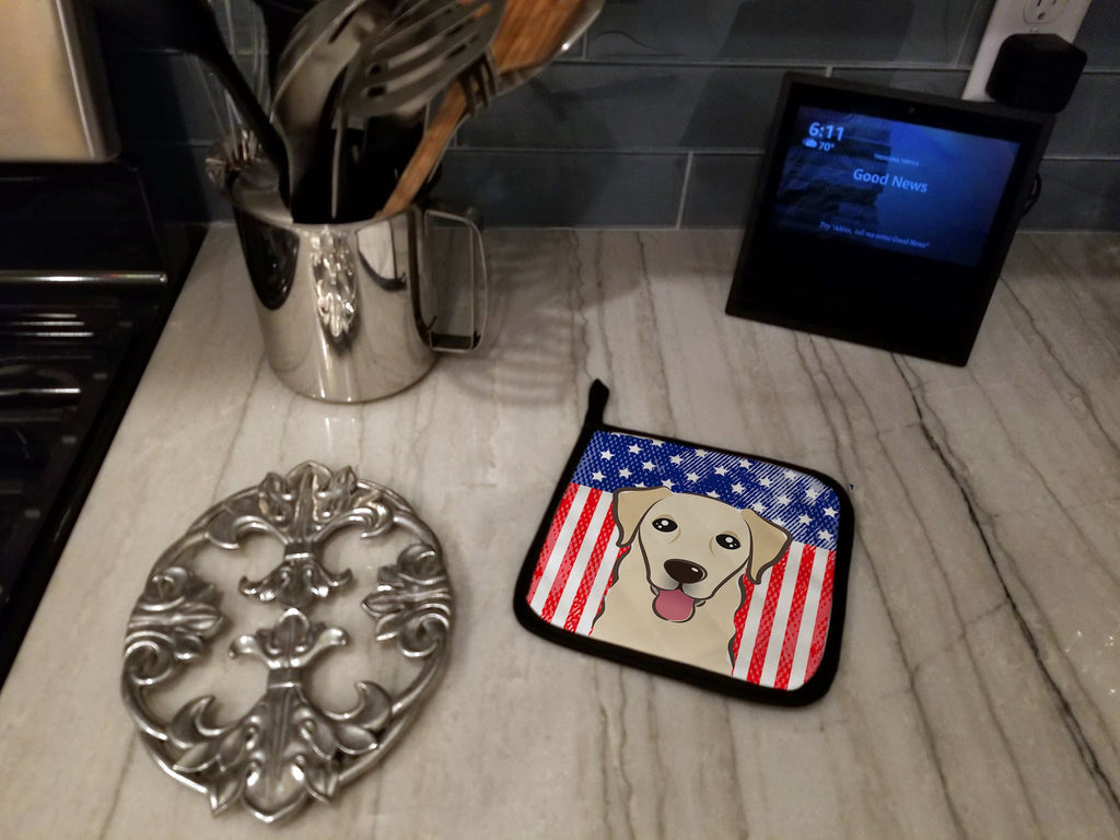 American Flag and Golden Retriever Pot Holder Set of 2 Heat Resistant Quilted Hot Pads 7.5 x 7.5 Inch, Insulated Kitchen Trivets for Cooking & Baking