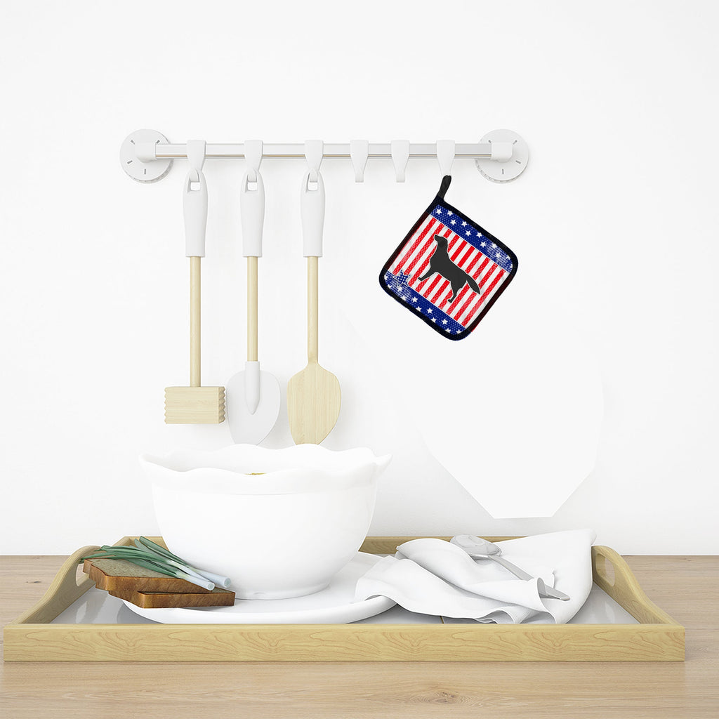 USA Patriotic Black Labrador Retriever Pot Holder Set of 2 Heat Resistant Quilted Hot Pads 7.5 x 7.5 Inch, Insulated Kitchen Trivets for Cooking & Baking