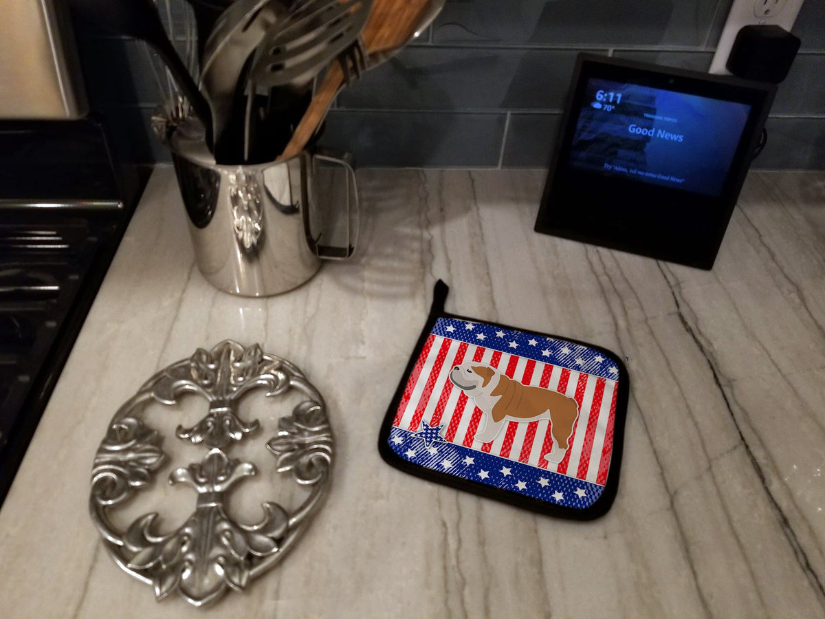 USA Patriotic English Bulldog Pot Holder Set of 2 Heat Resistant Quilted Hot Pads 7.5 x 7.5 Inch, Insulated Kitchen Trivets for Cooking & Baking