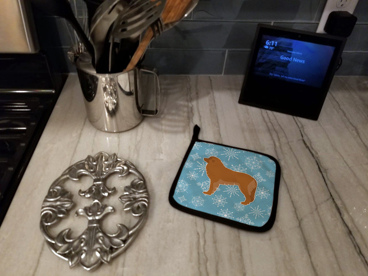 Winter Snowflake Leonberger Pot Holder Set of 2 Heat Resistant Quilted Hot Pads 7.5 x 7.5 Inch, Insulated Kitchen Trivets for Cooking & Baking
