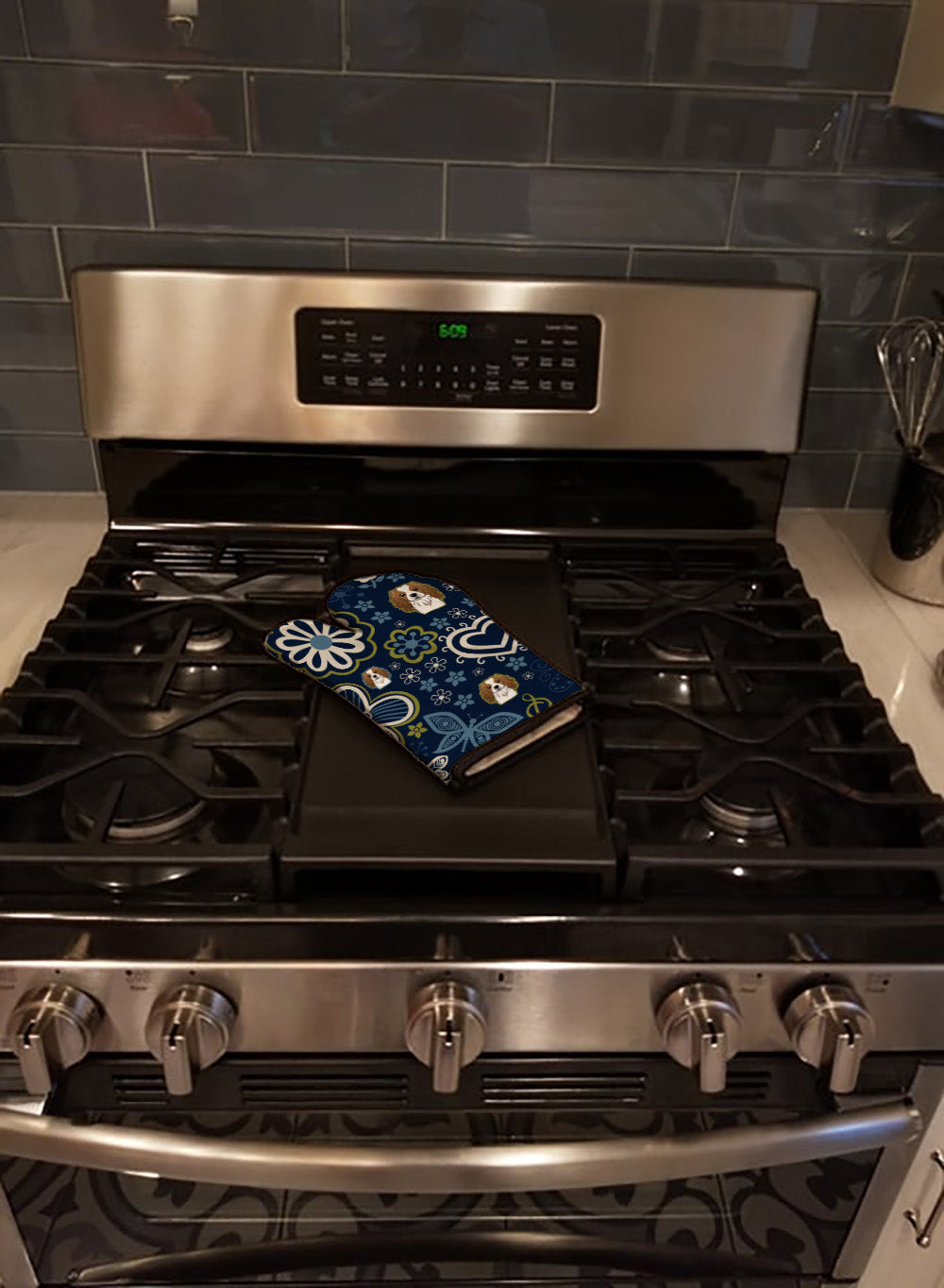 Blue Flowers Cavalier Spaniel Oven Mitt Heat Resistant Thick Oven Mitt for Hot Pans and Oven, Kitchen Mitt Protect Hands, Cooking Baking Glove