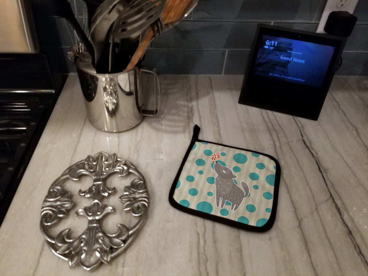 Wolf Love Pot Holder Set of 2 Heat Resistant Quilted Hot Pads 7.5 x 7.5 Inch, Insulated Kitchen Trivets for Cooking & Baking