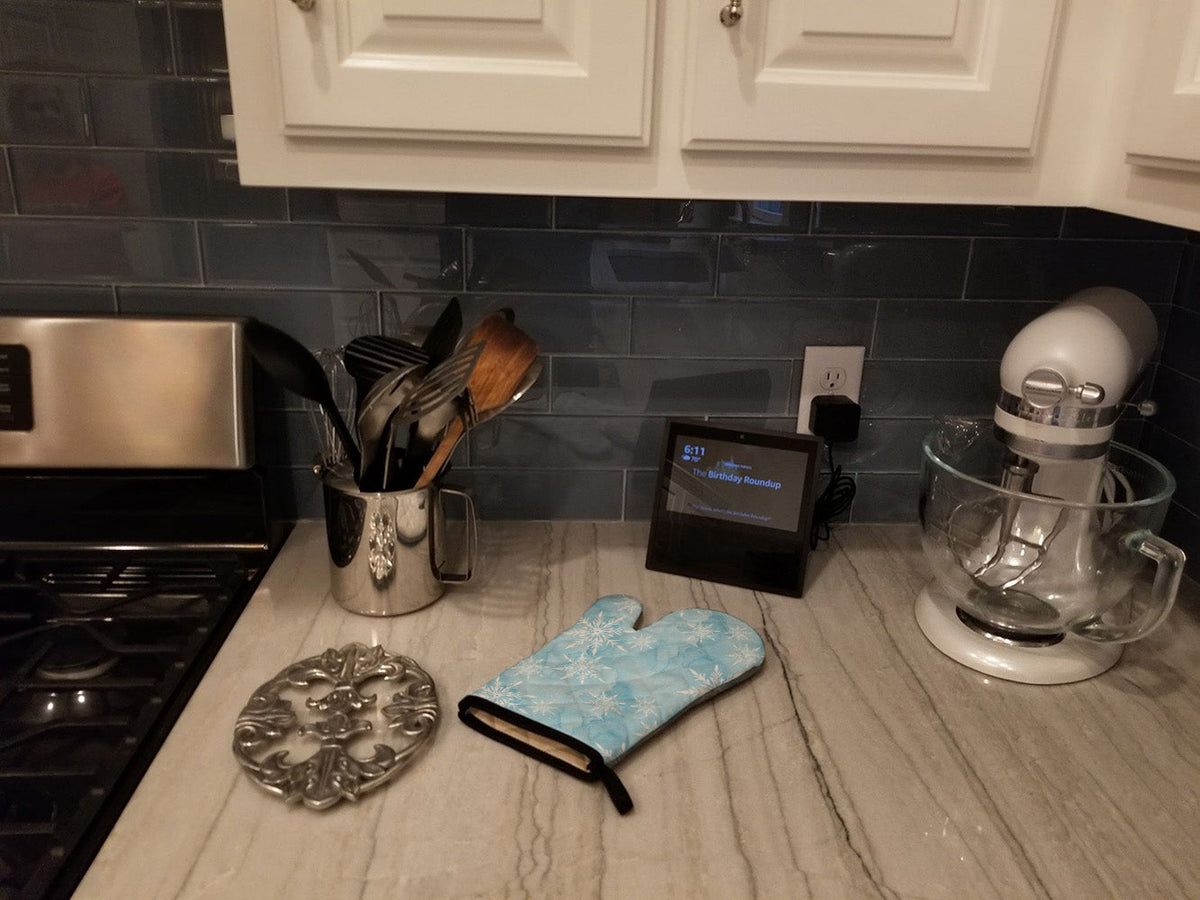 Watercolor Snowflake on Light Blue Oven Mitt Heat Resistant Thick Oven Mitt for Hot Pans and Oven, Kitchen Mitt Protect Hands, Cooking Baking Glove