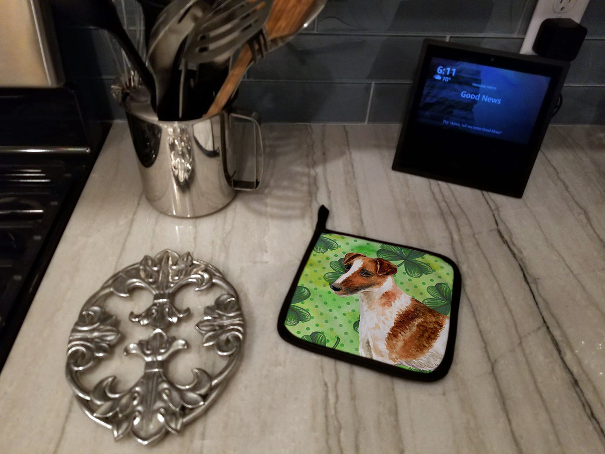Smooth Fox Terrier St Patrick's Pot Holder Set of 2 Heat Resistant Quilted Hot Pads 7.5 x 7.5 Inch, Insulated Kitchen Trivets for Cooking & Baking
