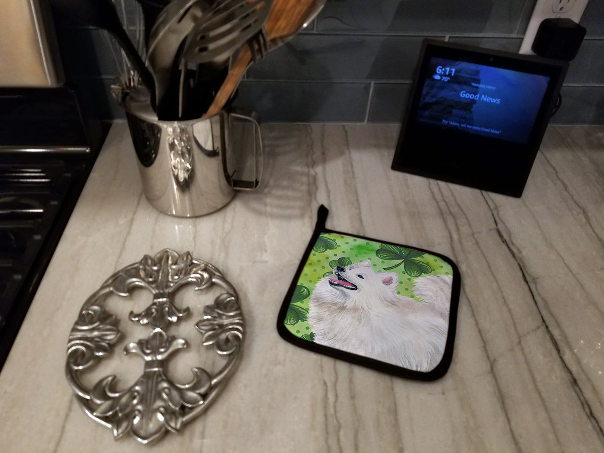 Samoyed St Patrick's Pot Holder Set of 2 Heat Resistant Quilted Hot Pads 7.5 x 7.5 Inch, Insulated Kitchen Trivets for Cooking & Baking