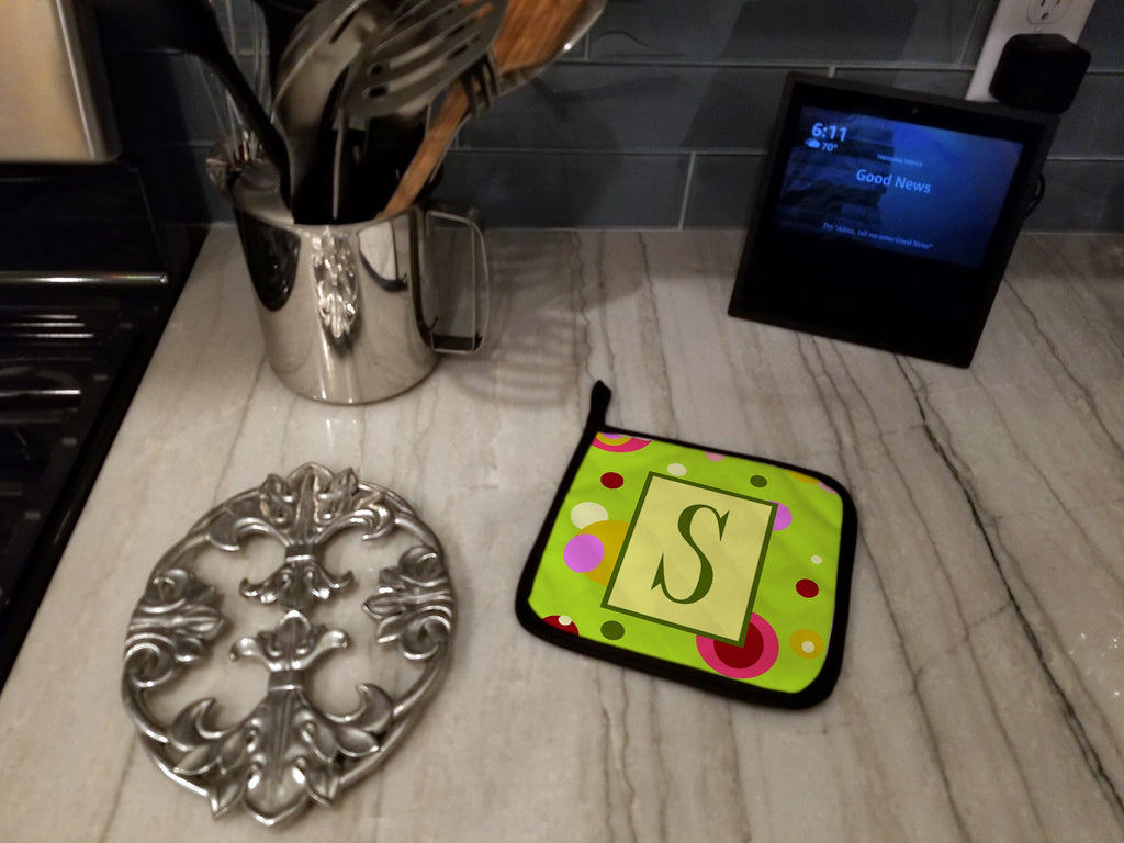 Letter S Monogram - Lime Green Pot Holder Set of 2 Heat Resistant Quilted Hot Pads 7.5 x 7.5 Inch, Insulated Kitchen Trivets for Cooking & Baking