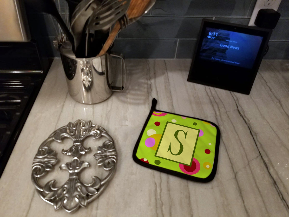 Letter S Monogram - Lime Green Pot Holder Set of 2 Heat Resistant Quilted Hot Pads 7.5 x 7.5 Inch, Insulated Kitchen Trivets for Cooking & Baking