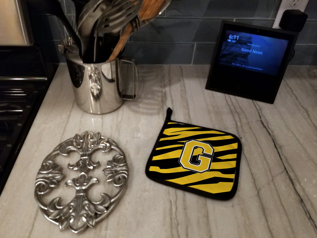 Letter G Initial Tiger Stripe - Black Gold  Pot Holder Set of 2 Heat Resistant Quilted Hot Pads 7.5 x 7.5 Inch, Insulated Kitchen Trivets for Cooking & Baking