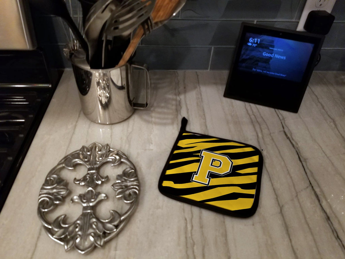 Letter P Initial Tiger Stripe - Black Gold  Pot Holder Set of 2 Heat Resistant Quilted Hot Pads 7.5 x 7.5 Inch, Insulated Kitchen Trivets for Cooking & Baking