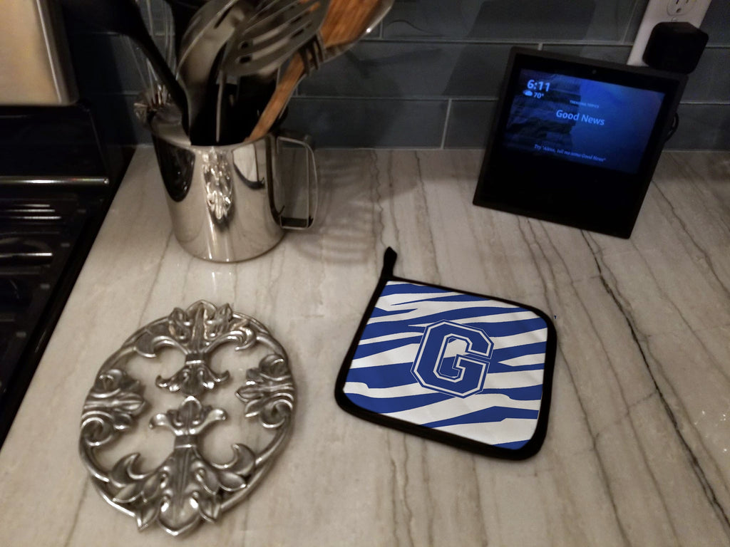 Letter G Initial Tiger Stripe Blue and White Pot Holder Set of 2 Heat Resistant Quilted Hot Pads 7.5 x 7.5 Inch, Insulated Kitchen Trivets for Cooking & Baking
