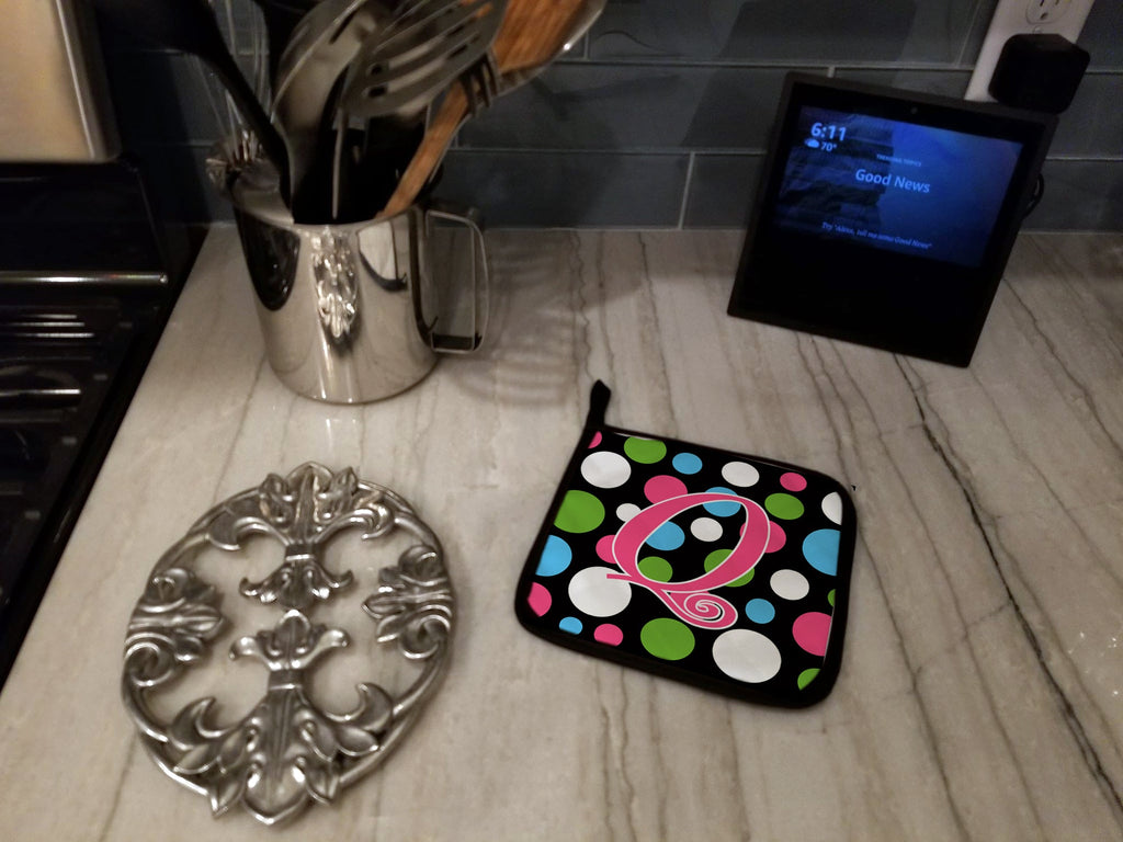 Letter Q Initial Monogram - Polkadots and Pink Pot Holder Set of 2 Heat Resistant Quilted Hot Pads 7.5 x 7.5 Inch, Insulated Kitchen Trivets for Cooking & Baking
