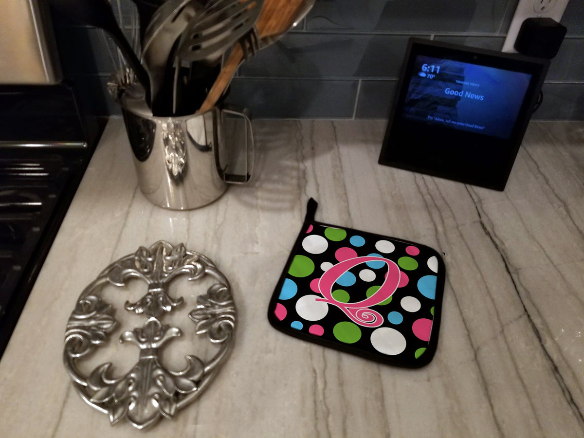 Letter Q Initial Monogram - Polkadots and Pink Pot Holder Set of 2 Heat Resistant Quilted Hot Pads 7.5 x 7.5 Inch, Insulated Kitchen Trivets for Cooking & Baking