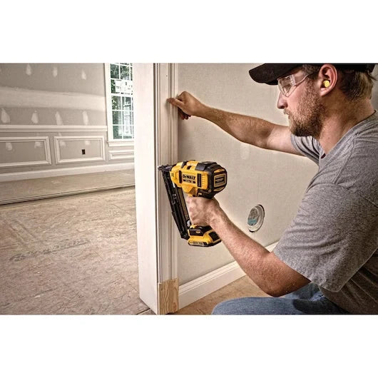 DEWALT DCN660D1 20V MAX* XR® 16 GA Angled Finish Nailer - Kit