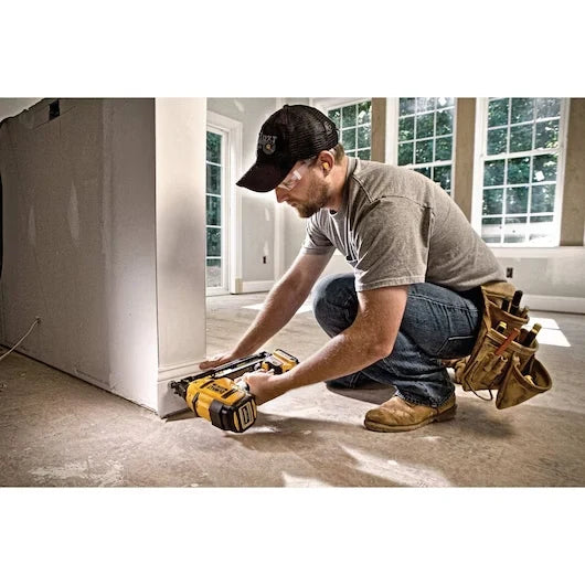 DEWALT DCN660D1 20V MAX* XR® 16 GA Angled Finish Nailer - Kit