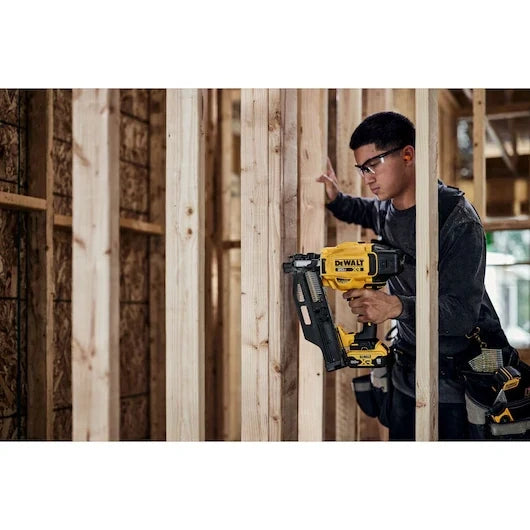 DEWALT DCN920B 20V MAX* Brushless Cordless 21° Plastic Framing Nailer (Bare Tool)