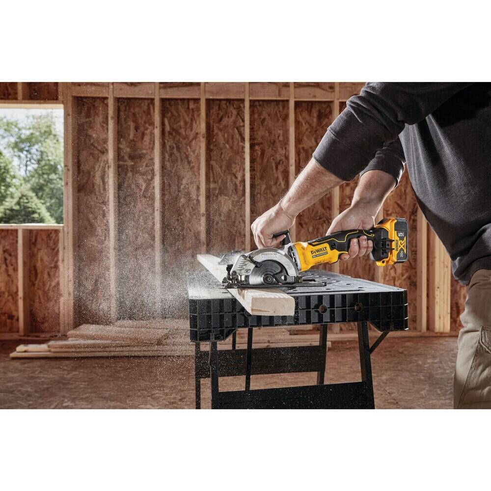DEWALT DCS571P1 ATOMIC 20V MAX* Circular Saw Kit, 4-1/2-Inch