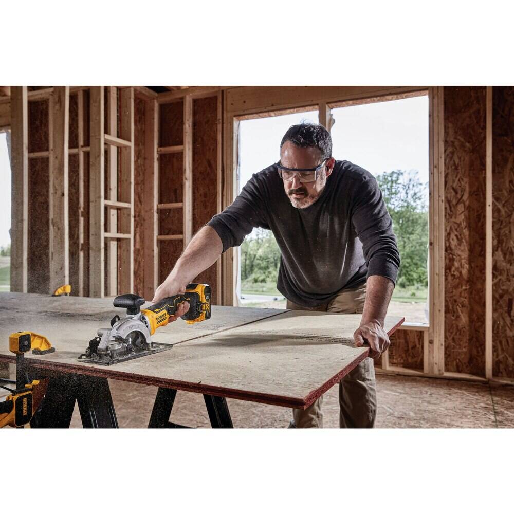DEWALT DCS571P1 ATOMIC 20V MAX* Circular Saw Kit, 4-1/2-Inch